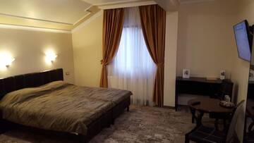 Фото номера Люкс (для 3 взрослых) Отель Hotel Parc Tecuci г. Tecuci 2