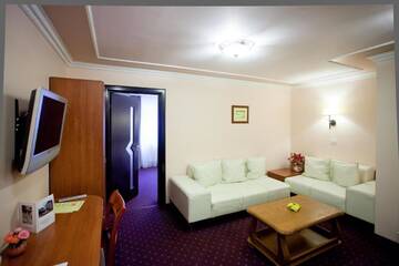 Фото номера Люкс (для 3 взрослых) Отель Hotel Parc Tecuci г. Tecuci 3