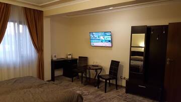 Фото номера Люкс (для 3 взрослых) Отель Hotel Parc Tecuci г. Tecuci 4