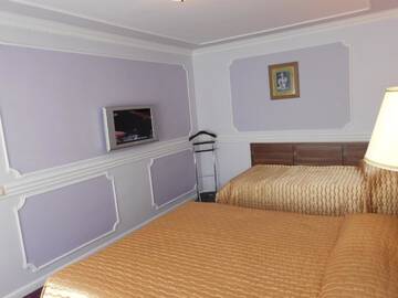 Фото номера Трехместный номер Отель Hotel Parc Tecuci г. Tecuci 3